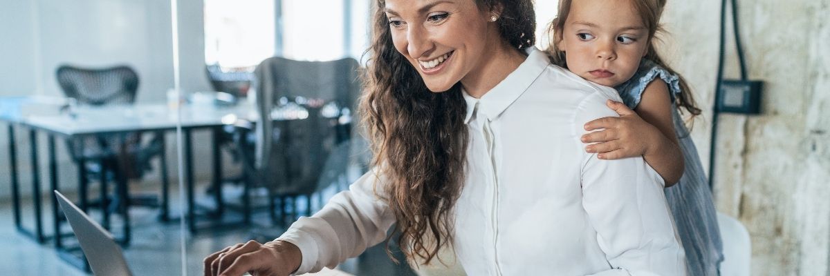 O desafio da culpa para mães que trabalham: como conciliar família e carreira